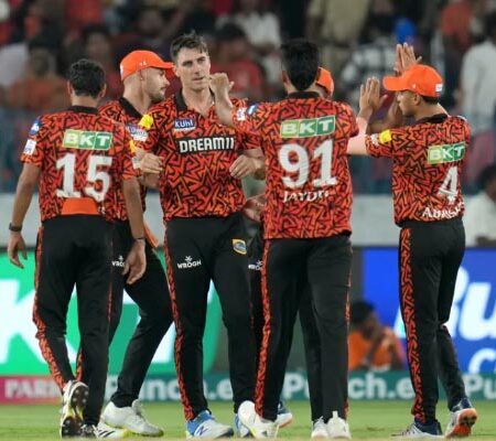 SunRisers Hyderabad Hammers Mumbai Indians in Record-breaking Run Fest; Secures 31-Run Victory